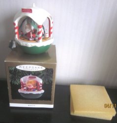 (image for) Hallmark keepsake Magic Ornament Santa\'s Workshop 1993