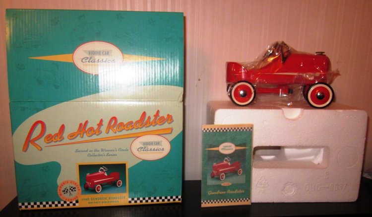 (image for) Hallmark Kiddie Car Classics 1940 Gendron Roadster QHG9037 Mint - Click Image to Close