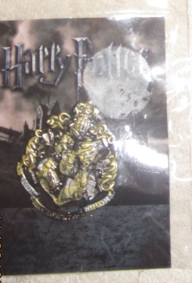 (image for) Harry Potter Hogwarts Crest Metal Label Pin - Click Image to Close