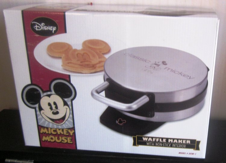 (image for) Disney Mickey Mouse Non Stick Waffle Maker - Click Image to Close