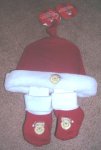 (image for) Winnie Pooh Christmas Cap and Booties Set 0 - 6 Months