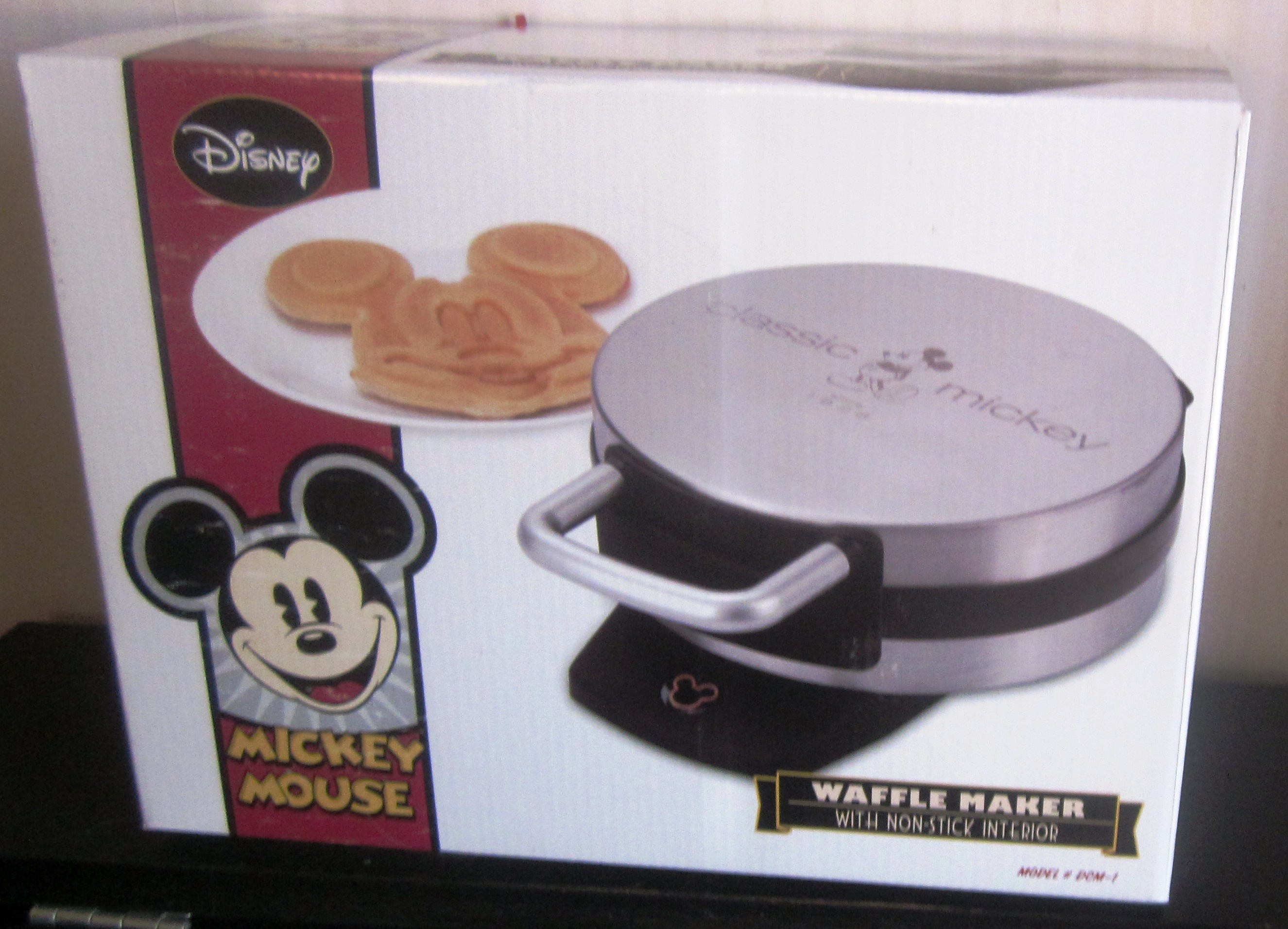 DISNEY MICKEY MOUSE WAFFLE MAKER NEW!